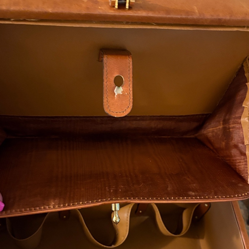 Vintage Brown Leather Box with Handle - Picture 3 of 6